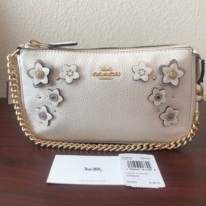 NWT COACH large wristlet 19 with floral applique